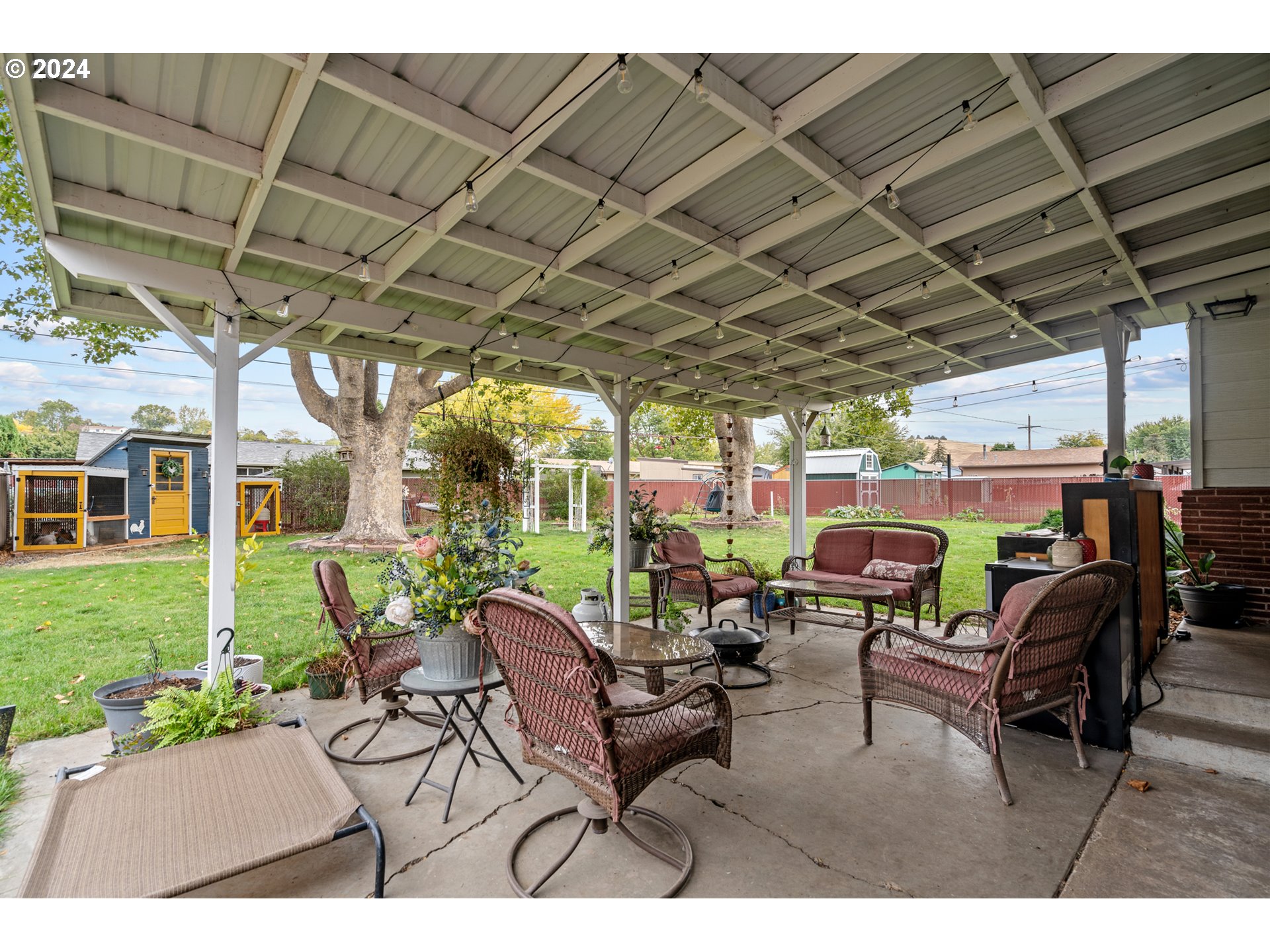 1338 Southwest 41st Street Pendleton, OR 97801 - Photo 23 of 40 a view of a patio with table and chairs