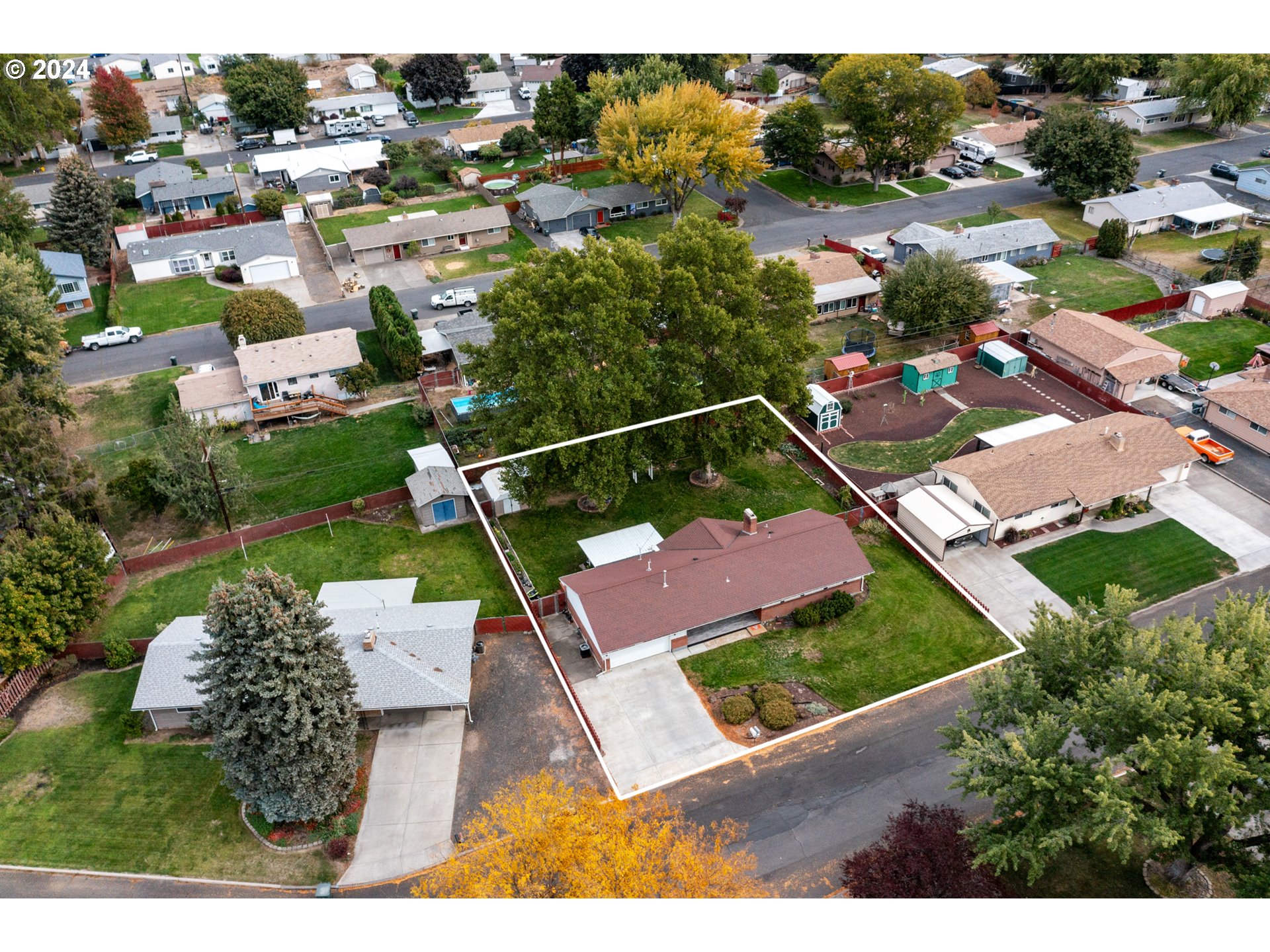 1338 Southwest 41st Street Pendleton, OR 97801 - Photo 32 of 40 an aerial view of multiple houses with yard
