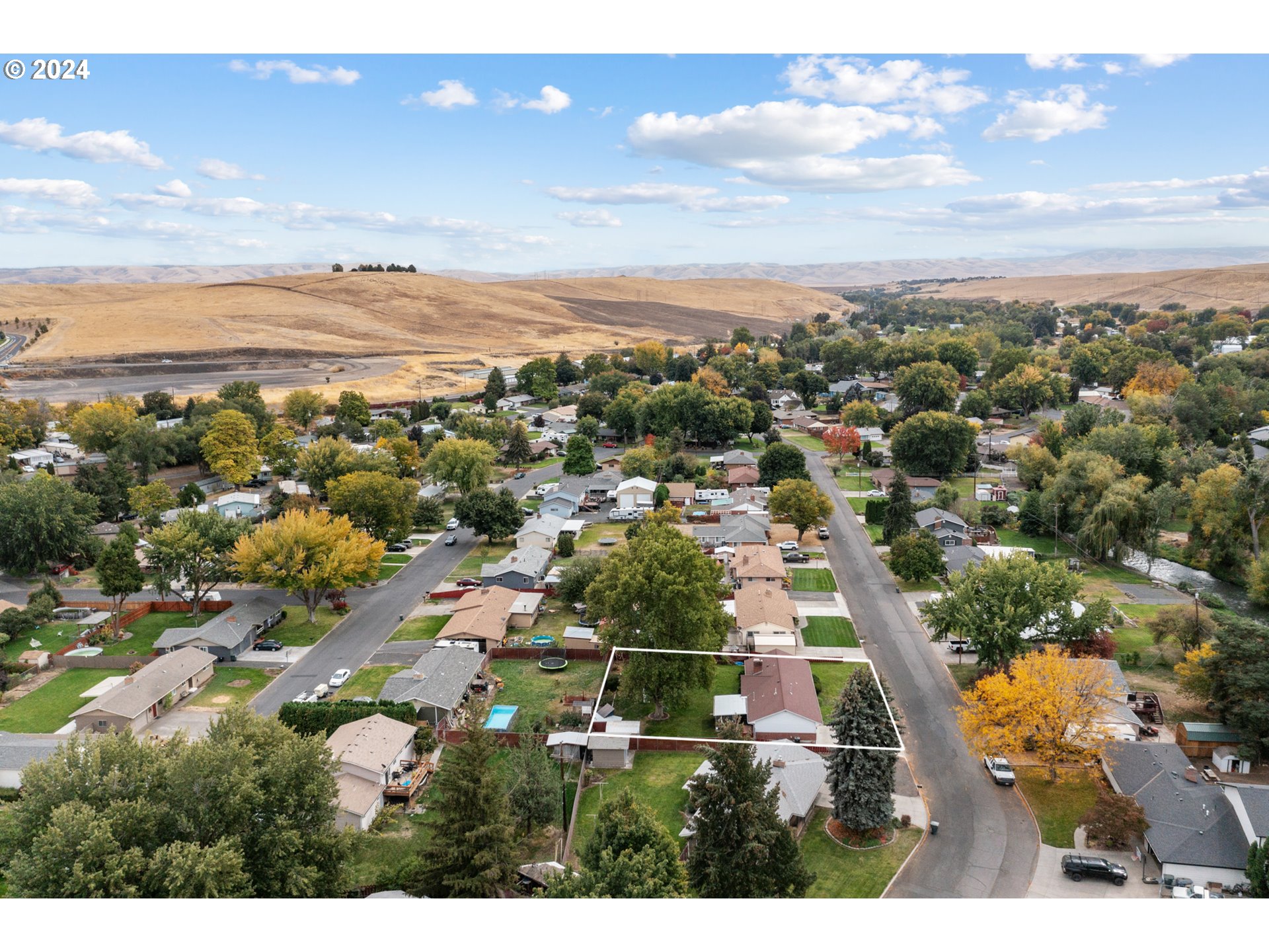 1338 Southwest 41st Street Pendleton, OR 97801 - Photo 34 of 40 an aerial view of residential houses with city view