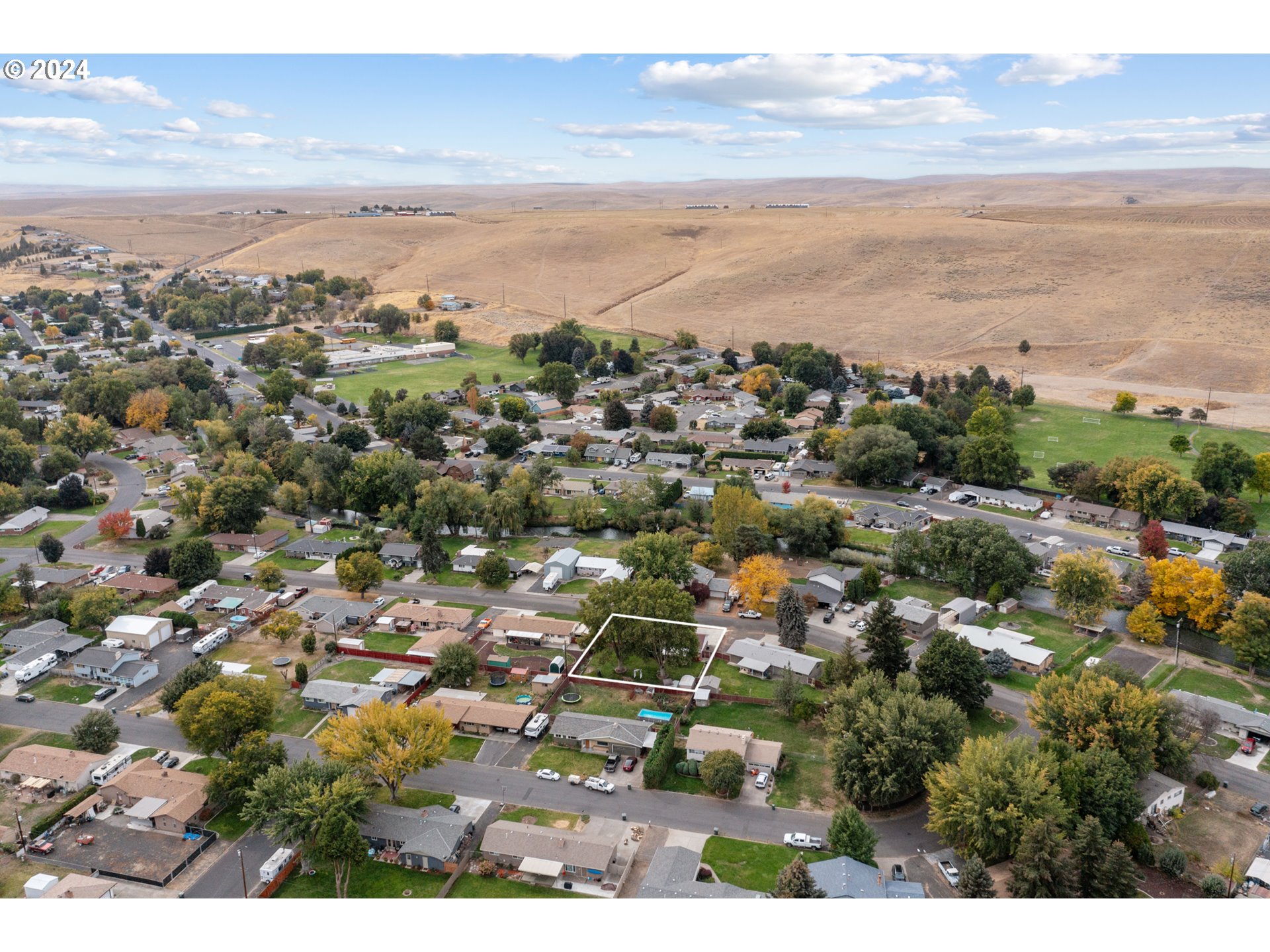 1338 Southwest 41st Street Pendleton, OR 97801 - Photo 35 of 40 a view of a city with an ocean