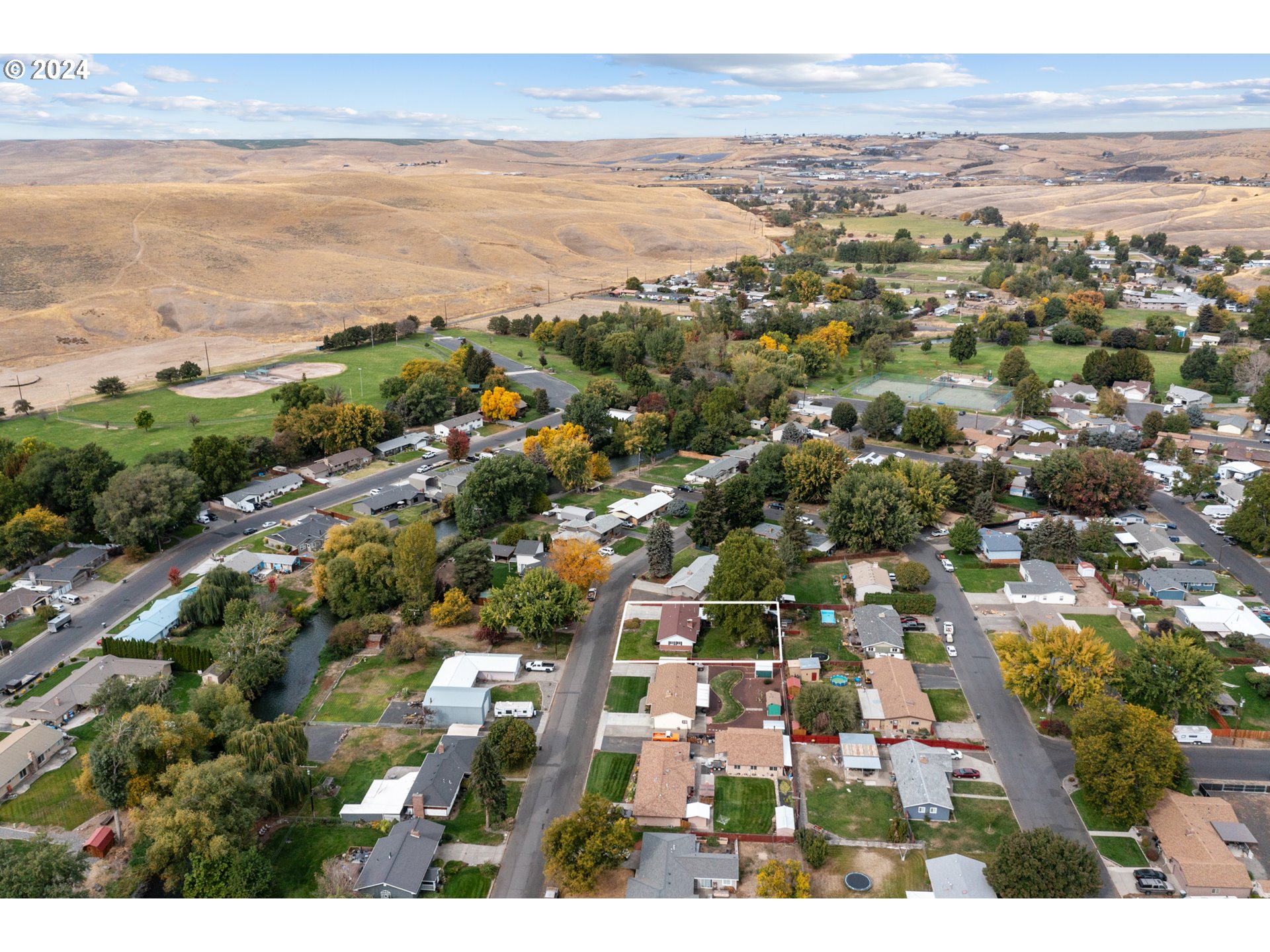 1338 Southwest 41st Street Pendleton, OR 97801 - Photo 36 of 40 a view of city and ocean