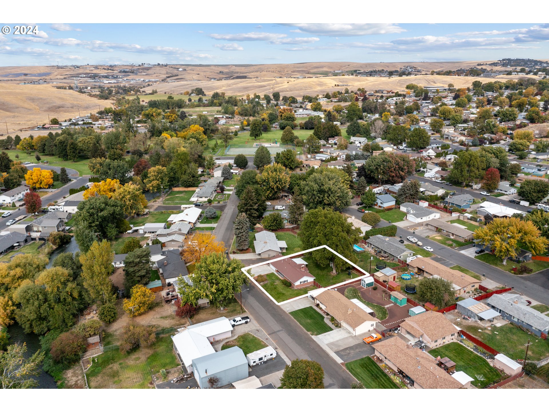1338 Southwest 41st Street Pendleton, OR 97801 - Photo 37 of 40 a view of city with ocean