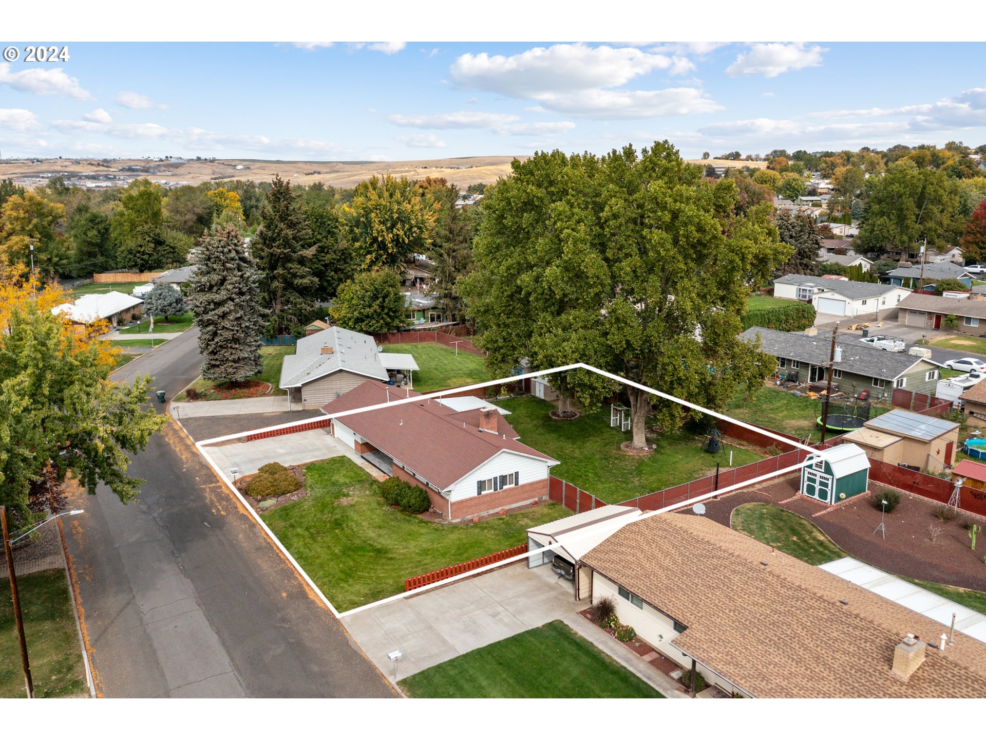 1338 Southwest 41st Street Pendleton, OR 97801 - Photo 40 of 40 a view of a tennis court