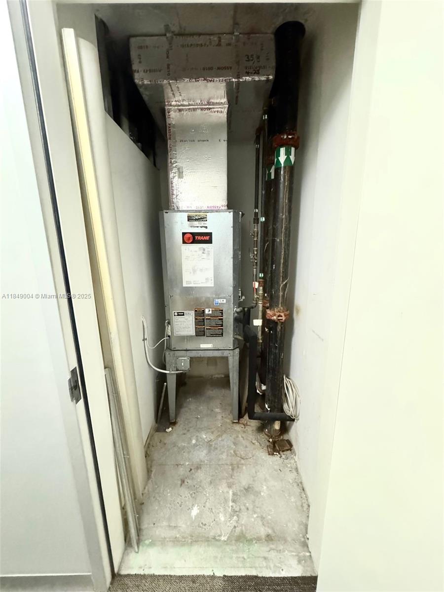 92 Southwest 3rd Street, Unit 3608 Miami, FL 33130 - Photo 18 of 24 a view of living room