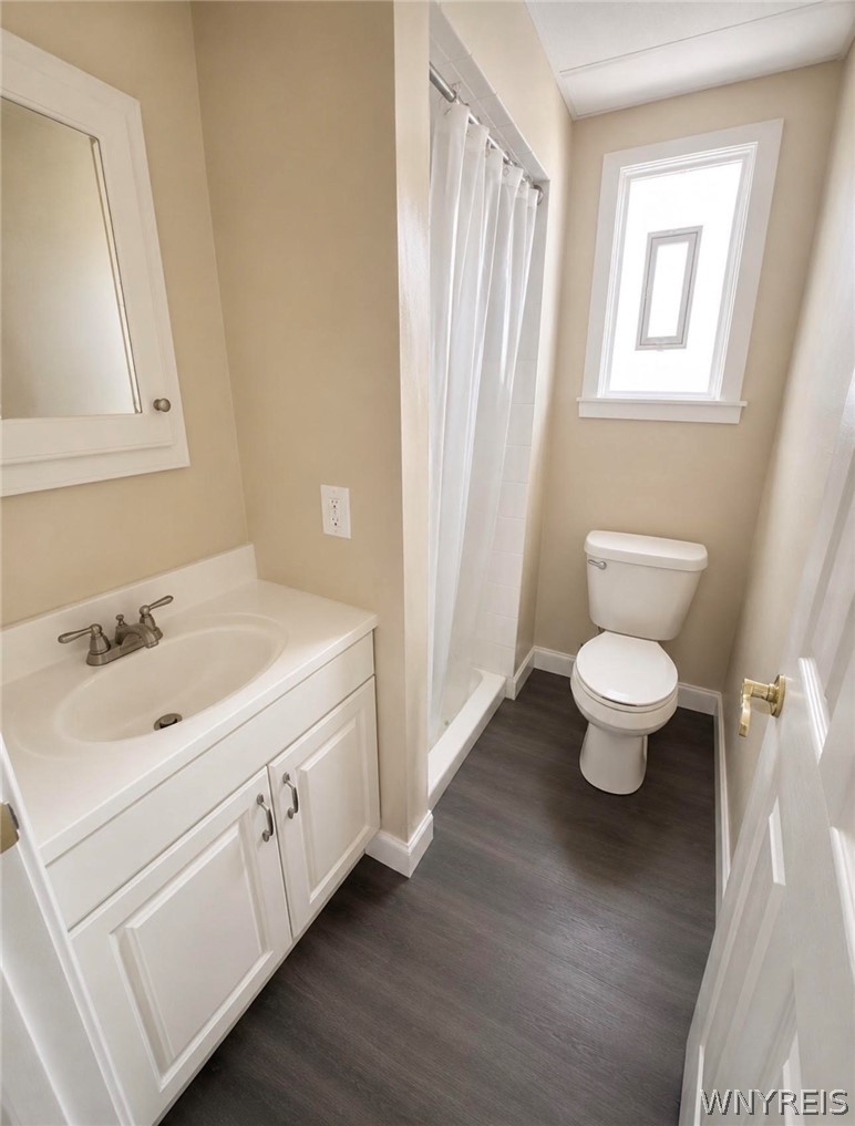 127 14th Street Buffalo, NY 14213 - Photo 9 of 24 Lower Bathroom