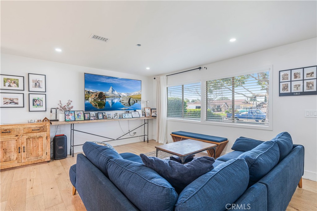 492 Graham Avenue Camarillo, CA 93010 - Photo 4 of 21