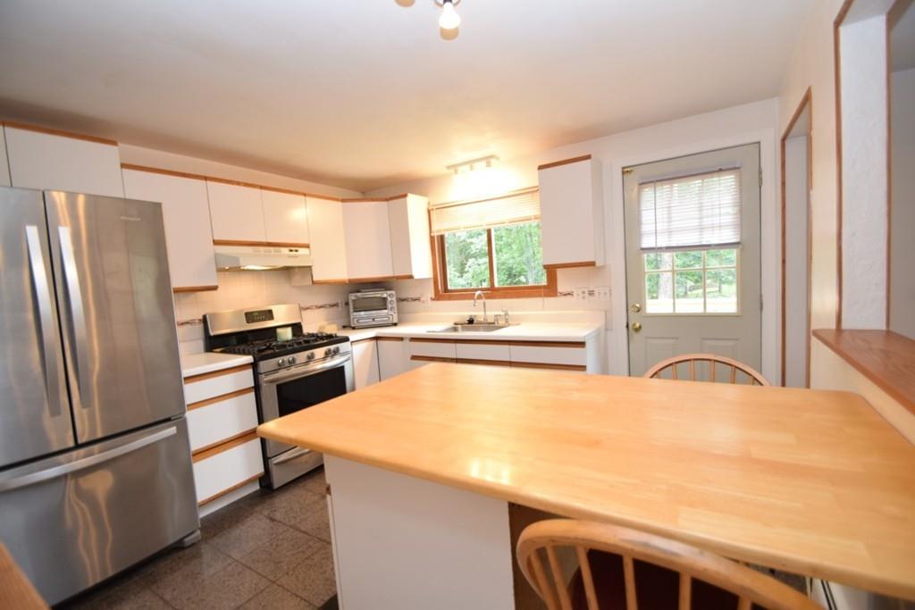 36 Niles Road Randolph, MA 02368 - Photo 7 of 28 Gallery Image 7