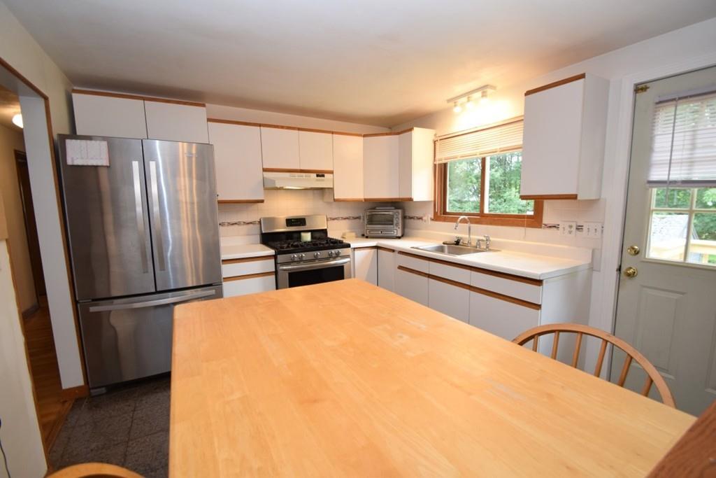 36 Niles Road Randolph, MA 02368 - Photo 8 of 28 Gallery Image 8