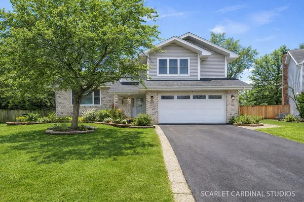 $480,000 | 525 Chester Court West, Aurora, IL 60504