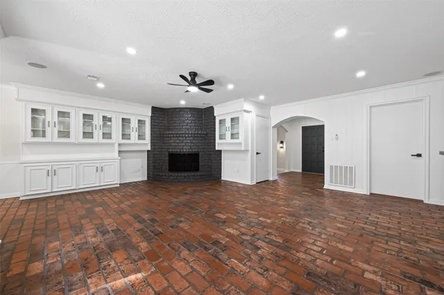 a view of empty room with windows