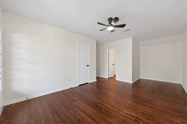 a bedroom with two bed and a flat screen tv