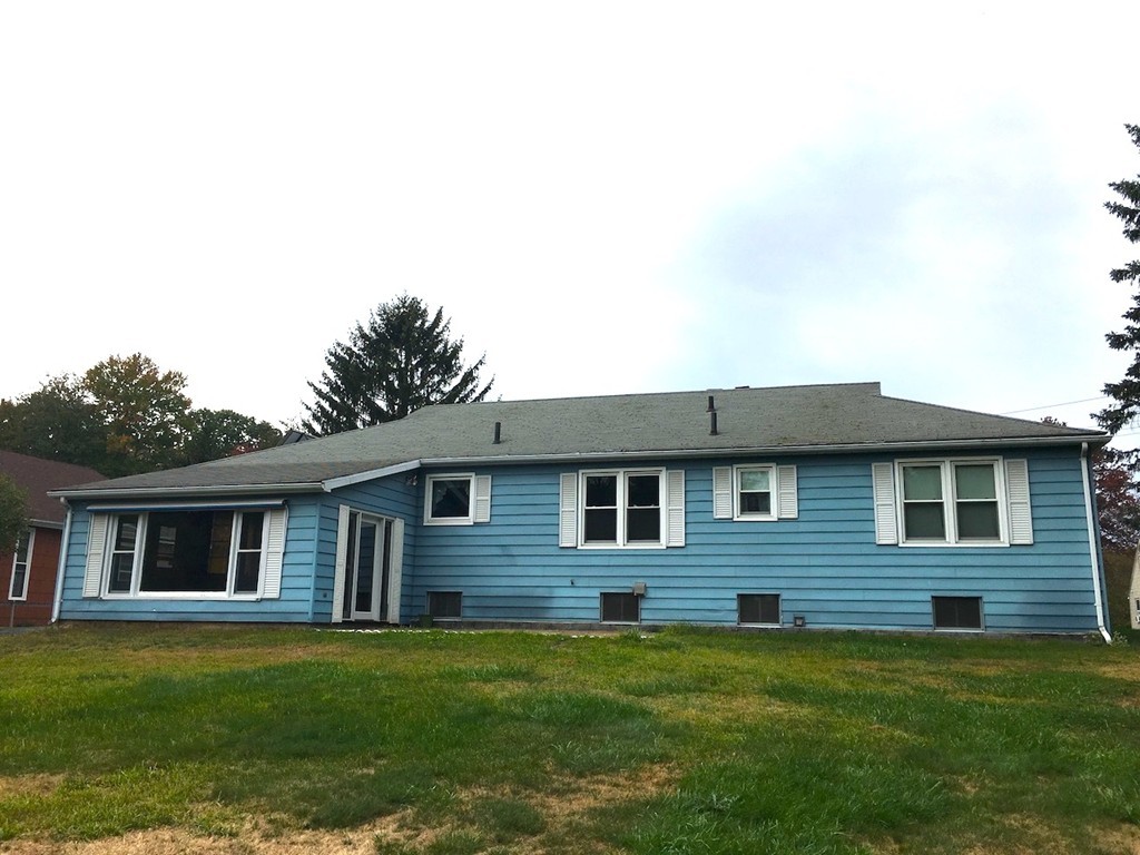 22 Hewitt Street West Springfield, MA 01089 - Photo 4 of 27