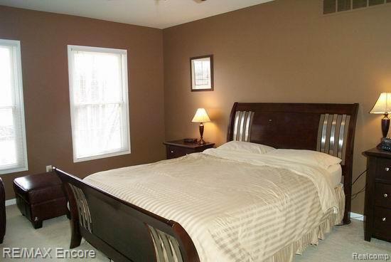 706 Dakota Court Rochester, MI 48307 - Photo 15 of 21 HUGE MASTER BEDROOM