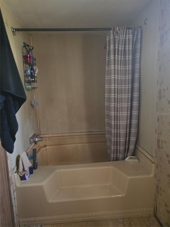 513 Smith Road Polk City, FL 33868 - Photo 17 of 33 a bathroom with a shower