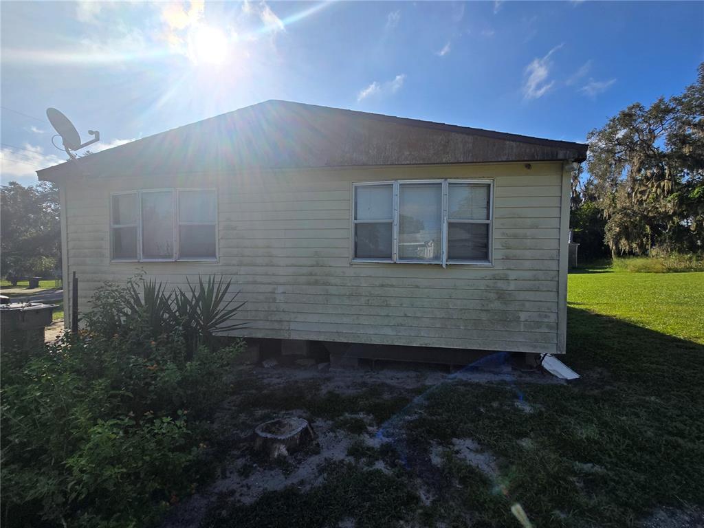 513 Smith Road Polk City, FL 33868 - Photo 32 of 33 a backyard of a house with lots of green space