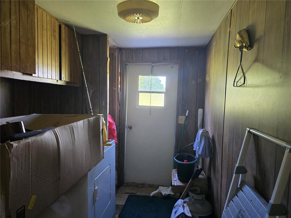 513 Smith Road Polk City, FL 33868 - Photo 7 of 33 a room with furniture and a window