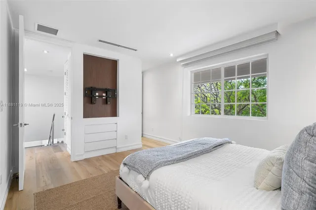 $8,750,000 | 575 Bay Point Road, Miami, FL 33137