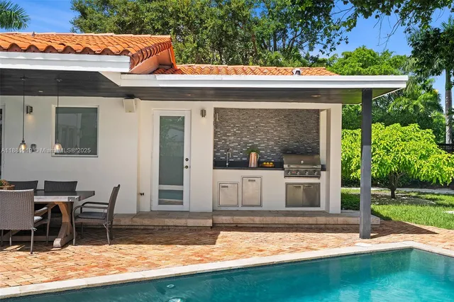 $8,750,000 | 575 Bay Point Road, Miami, FL 33137