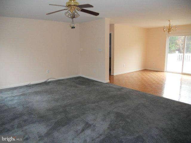 344 Brodfield Road Colonial Beach, VA 22443 - Photo 6 of 29 Living Room