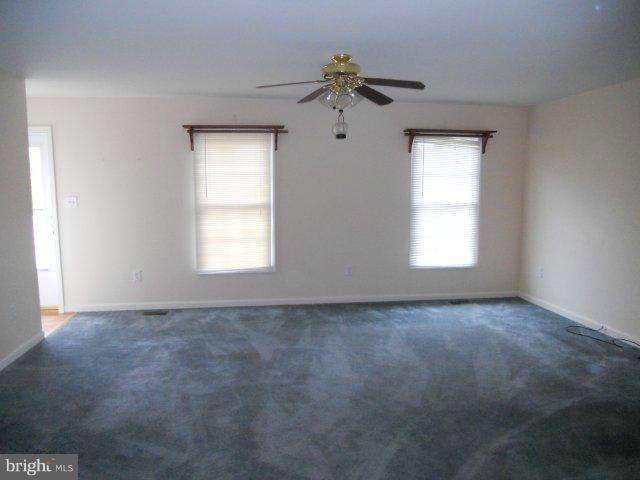 344 Brodfield Road Colonial Beach, VA 22443 - Photo 7 of 29 Living Room