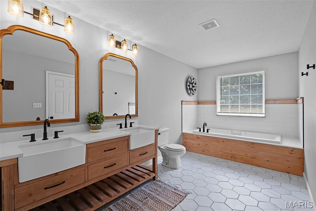 8010 Austin Drive Troy, IL 62294 - Photo 16 of 36