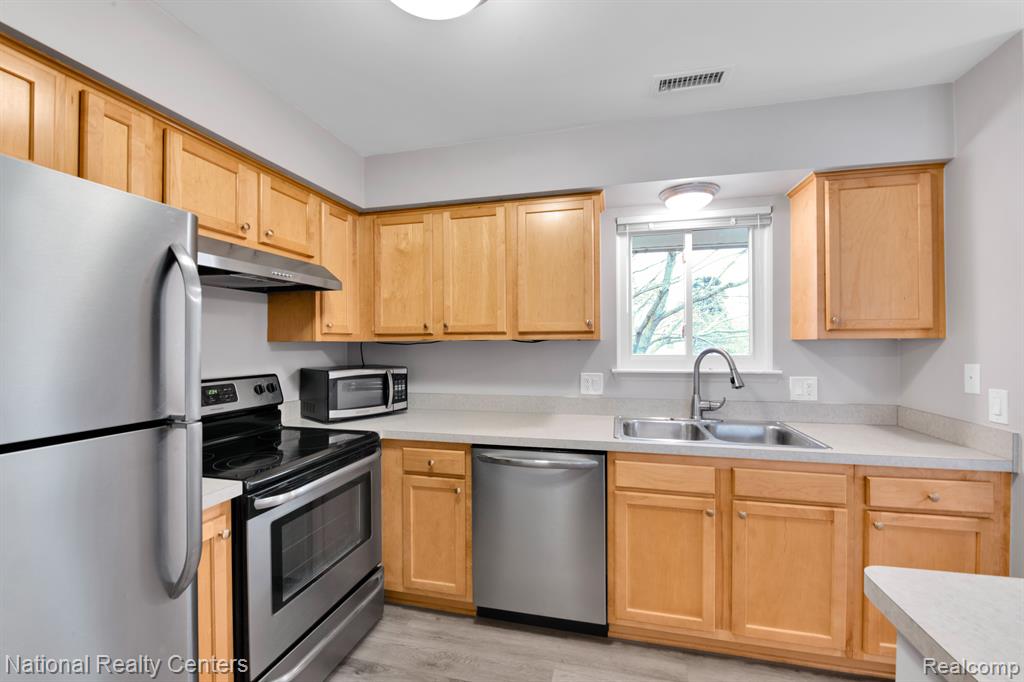1613 O'Neil Circle Rochester Hills, MI 48307 - Photo 6 of 29