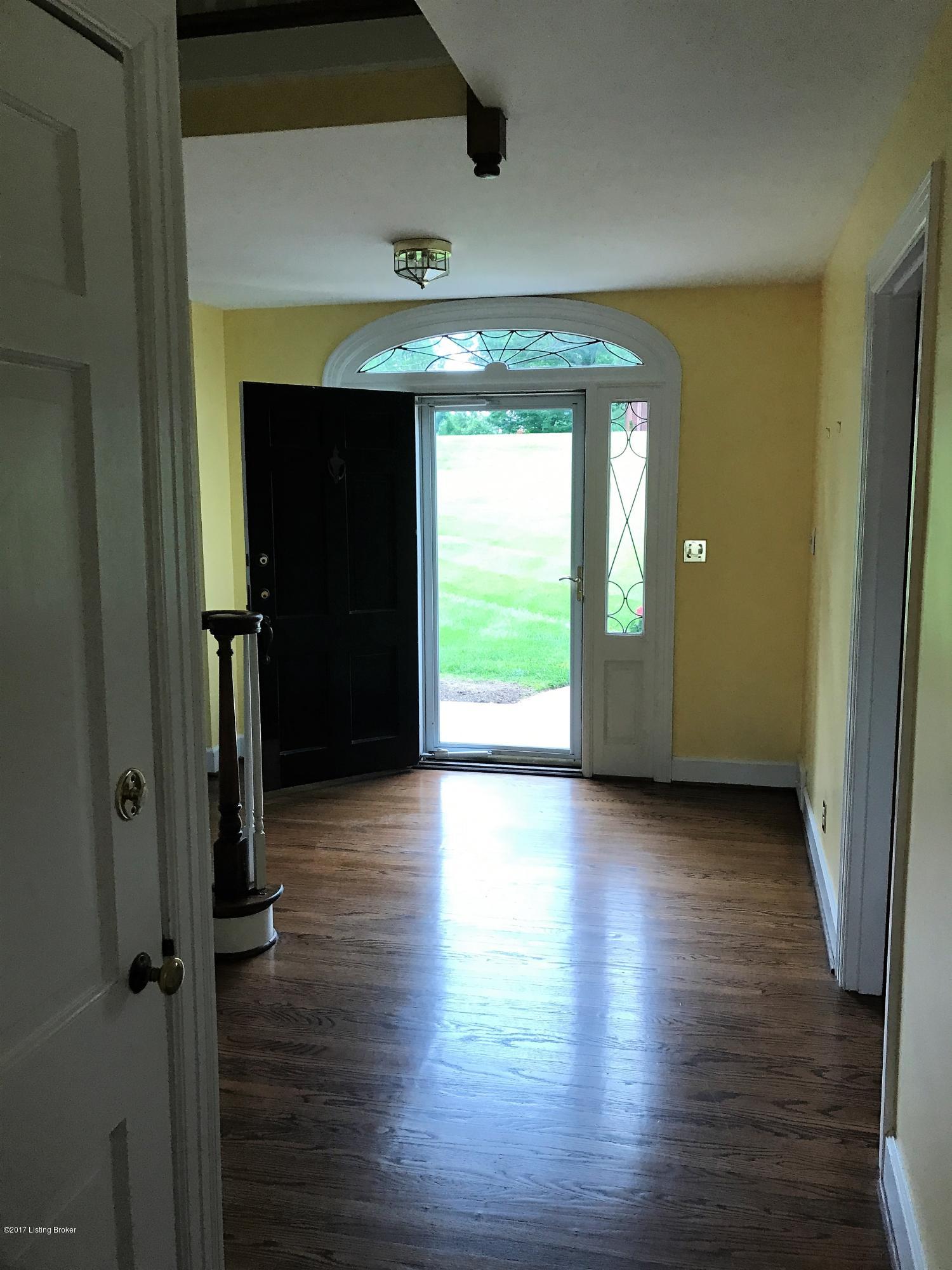5120 Dunvegan Road Louisville, KY 40222 - Photo 6 of 47 Foyer