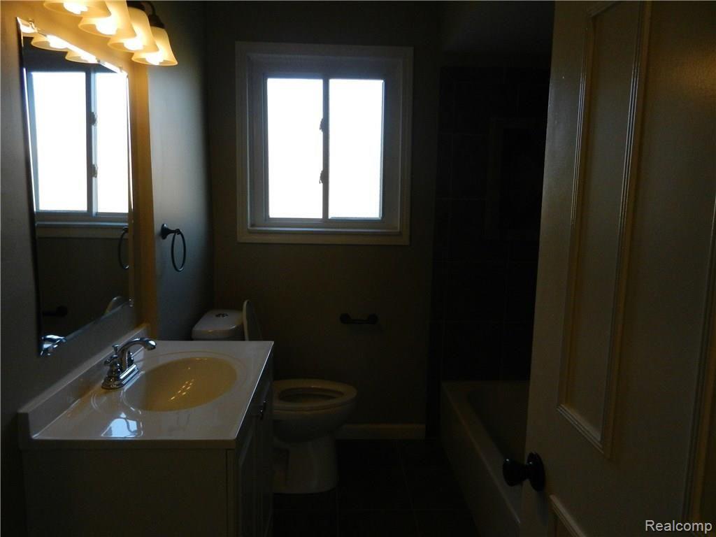 11084 Mae Avenue Warren, MI 48089 - Photo 19 of 27 11084 Mae & Galloway & Gilbert 088.JPG