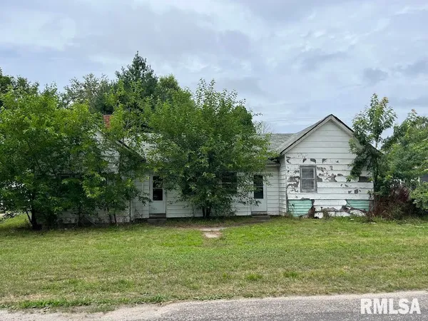 $9,900 | 506 West McLean Street, Colchester, IL 62326