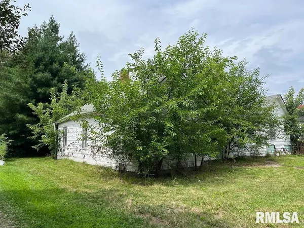 $9,900 | 506 West McLean Street, Colchester, IL 62326