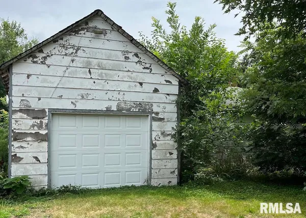 $9,900 | 506 West McLean Street, Colchester, IL 62326