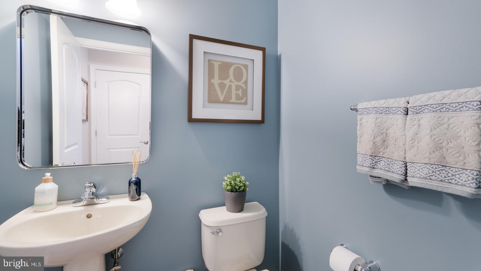 454 Buchanan Road Perkasie, PA 18944 - Photo 14 of 32 Powder Room