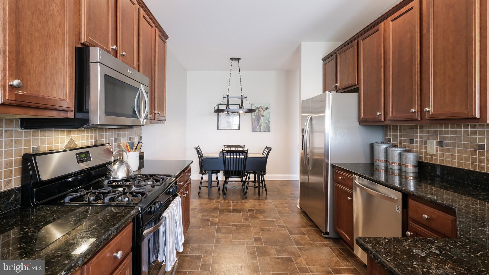 454 Buchanan Road Perkasie, PA 18944 - Photo 5 of 32 Love the Granite Countertops