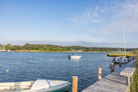 $2,995,000 | 32 Oyster Pond Lane, East Hampton, NY 11937