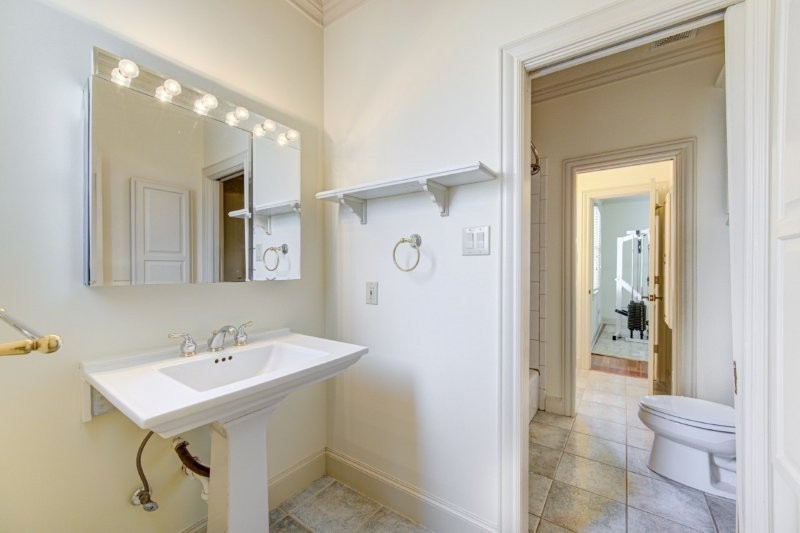 122 Vieux Carre Drive Houston, TX 77009 - Photo 25 of 47 a bathroom with a sink a toilet and shower