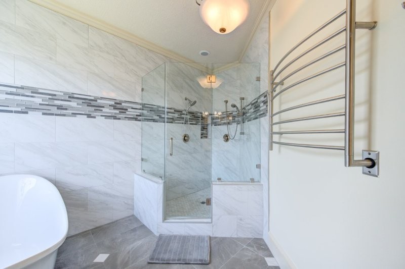 122 Vieux Carre Drive Houston, TX 77009 - Photo 31 of 47 a bathroom with a shower and a toilet