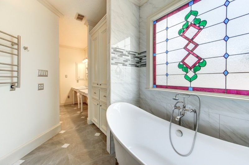 122 Vieux Carre Drive Houston, TX 77009 - Photo 34 of 47 a bathroom with a bathtub and a shower