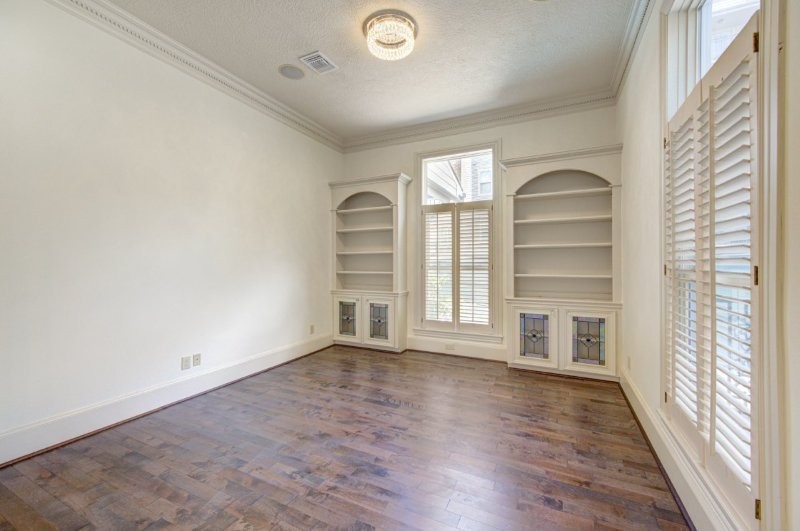 122 Vieux Carre Drive Houston, TX 77009 - Photo 4 of 47 an empty room with wooden floor and windows
