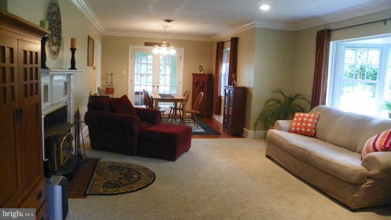301 Sandy Hill Road Cambridge, MD 21613 - Photo 3 of 28 Living Room