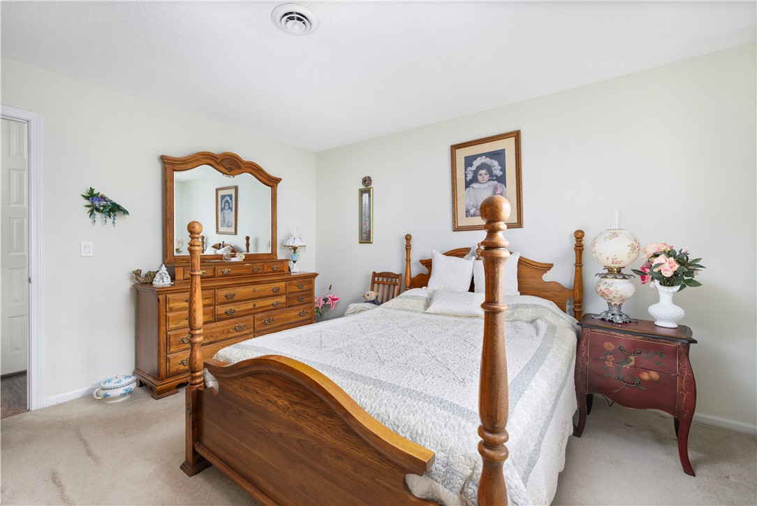 82 Fox Ridge Crescent Warwick, RI 02886 - Photo 12 of 36 Gallery Image 12