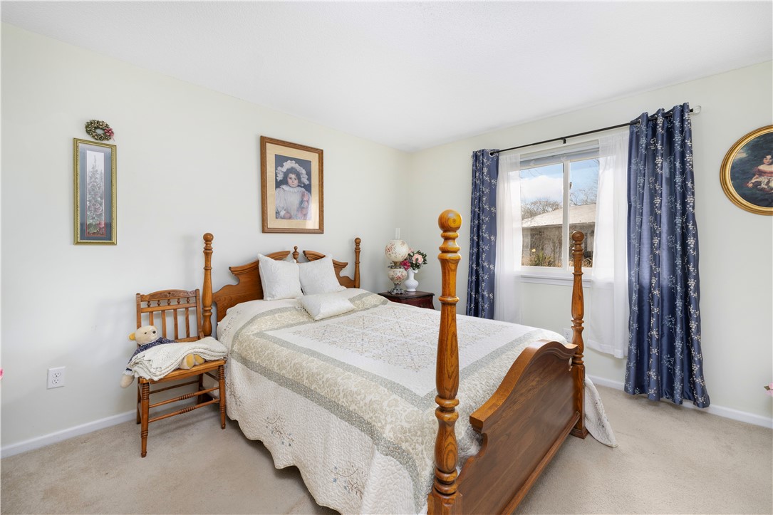 82 Fox Ridge Crescent Warwick, RI 02886 - Photo 13 of 36 Gallery Image 13