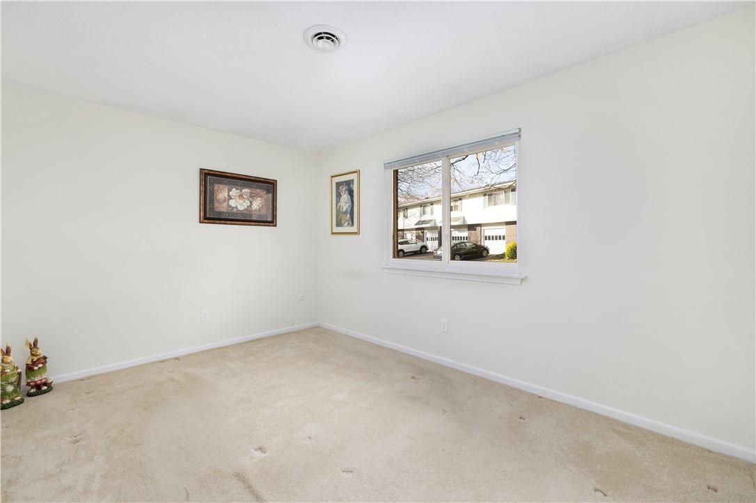 82 Fox Ridge Crescent Warwick, RI 02886 - Photo 14 of 36 Gallery Image 14