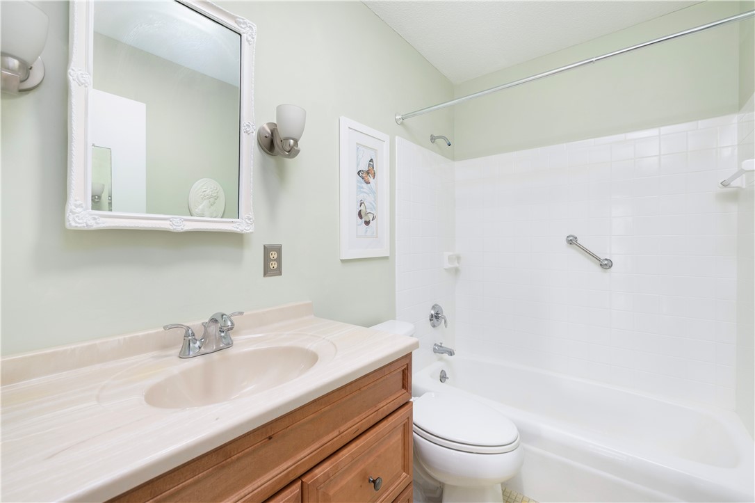 82 Fox Ridge Crescent Warwick, RI 02886 - Photo 16 of 36 Gallery Image 16