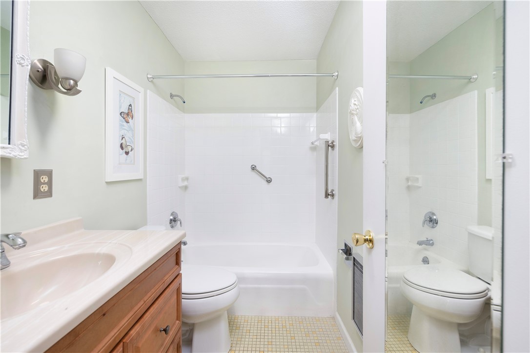 82 Fox Ridge Crescent Warwick, RI 02886 - Photo 17 of 36 Gallery Image 17