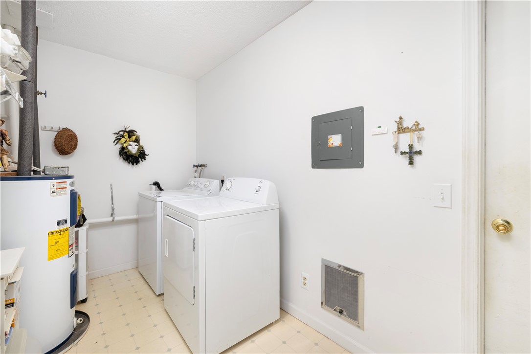 82 Fox Ridge Crescent Warwick, RI 02886 - Photo 18 of 36 Gallery Image 18