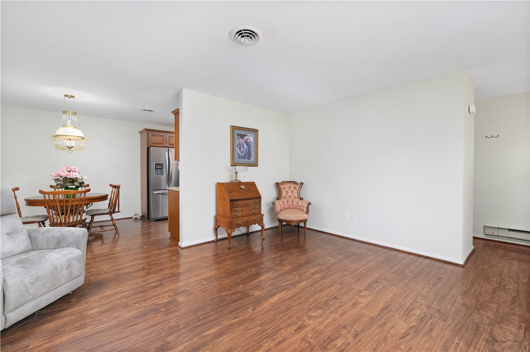 82 Fox Ridge Crescent Warwick, RI 02886 - Photo 6 of 36 Gallery Image 6