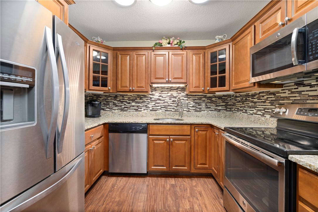82 Fox Ridge Crescent Warwick, RI 02886 - Photo 8 of 36 Gallery Image 8