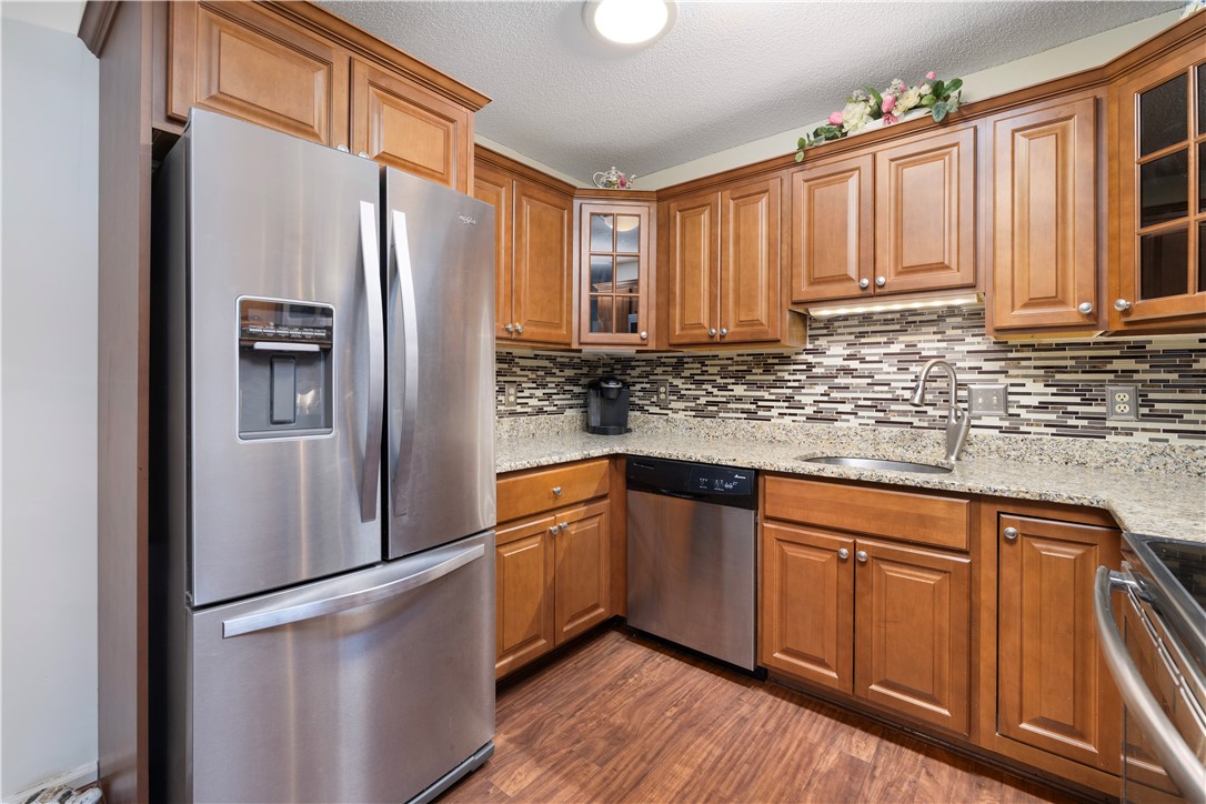 82 Fox Ridge Crescent Warwick, RI 02886 - Photo 9 of 36 Gallery Image 9