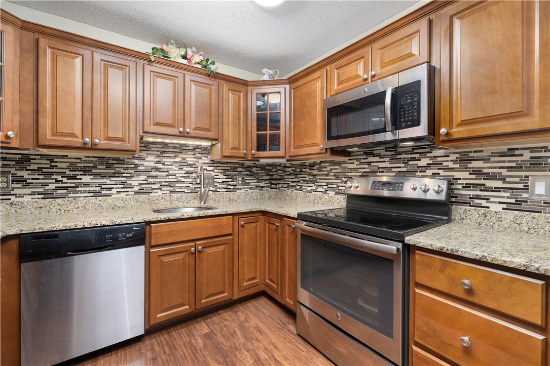 82 Fox Ridge Crescent Warwick, RI 02886 - Photo 10 of 36 Gallery Image 10