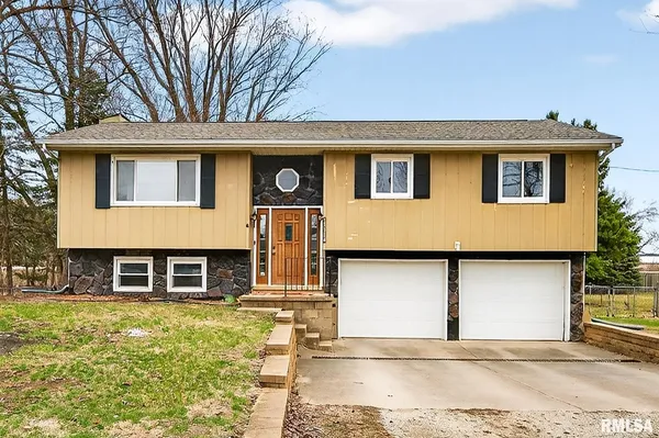 $219,000 | 15314 North Von Achen Drive, Chillicothe, IL 61523